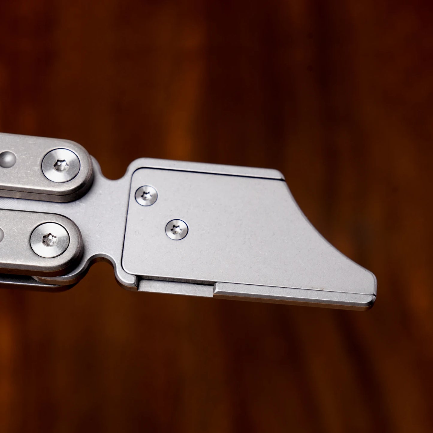 TGZUO Titanium Alloy Handle EDC Toy, Safe not sharp, Suitable for beginners Outdoor Utility Portable Bottle Opener, With Clip