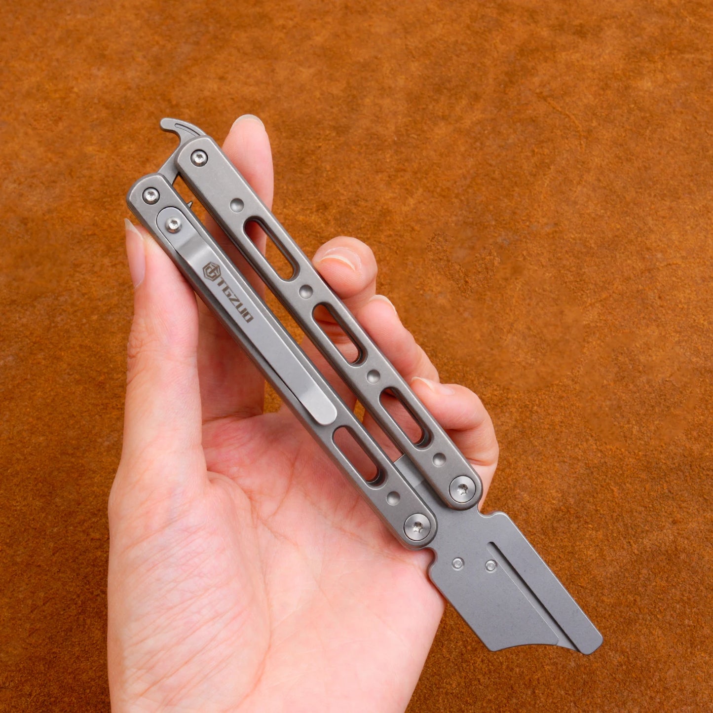 TGZUO Titanium Alloy Handle EDC Toy, Safe not sharp, Suitable for beginners Outdoor Utility Portable Bottle Opener, With Clip